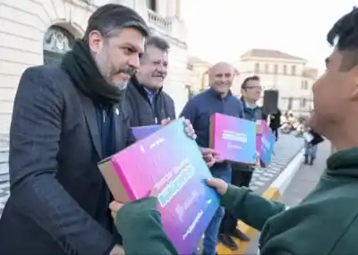 Polémica por las notebooks en la Provincia: Bianco salió al cruce y negó el “adoctrinamiento”