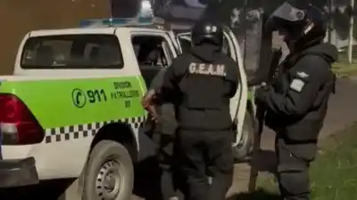 Tenso episodio en el barrio Panamá: un hombre amenazó con un cuchillo y fue reducido con una Taser