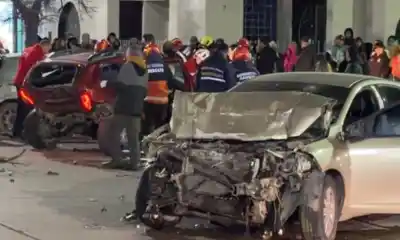 Caos en Rawson: triple choque en pleno centro dejó heridos y atrapados