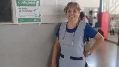 Salió del trabajo en bicicleta y su exmarido la atropelló y acuchilló en plena calle