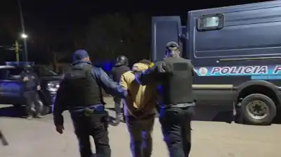 Allanaron su casa en San Juan y el hallazgo complicó a más de uno