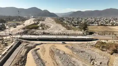 El puente sobre el río Vaqueros avanza a paso firme: ¿qué falta para su habilitación?