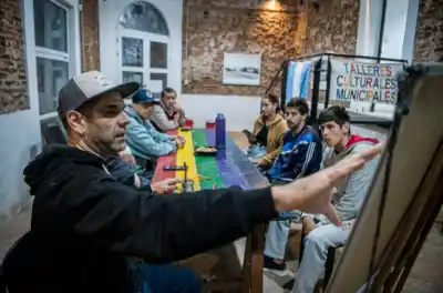 Rap, improvisación y escritura: el taller gratuito que conquista a los jóvenes de Paraná