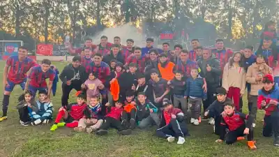 El campeón del Apertura se define en un duelo de infarto: Colón y La Perla, igualados en la cima