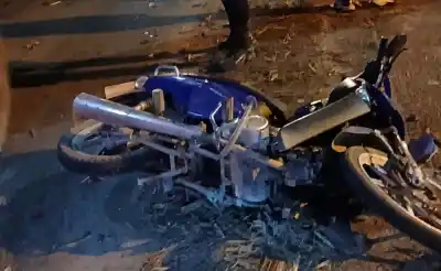 Un motociclista de 18 años murió en un triple choque en la Ruta 304: el insólito detalle que investigan