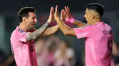 El gesto de Luis Suárez que emocionó a Lionel Messi tras la muerte de su padre
