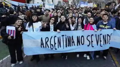 El voto joven se aleja de Milei: el dato que puede definir las elecciones
