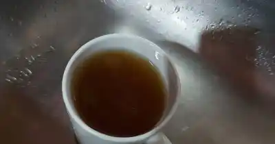 El agua sigue saliendo marrón en Gonnet y Villa Castells: la bronca crece y ABSA no responde