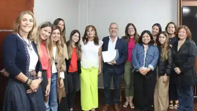 Un reconocimiento que marca el camino: La despedida de un pilar en la Justicia santiagueña
