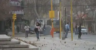 ¿Helada o alivio? El sábado sanjuanino que arranca bajo cero y termina con ráfagas que asustan