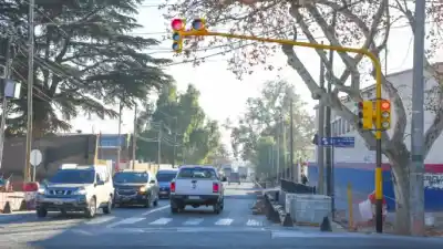 Guaymallén instaló semáforos inteligentes en un cruce clave: ¿qué tecnología incorpora?