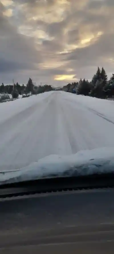 Bariloche bajo cero: la nieve y el hielo copan la ciudad y encienden las alarmas viales