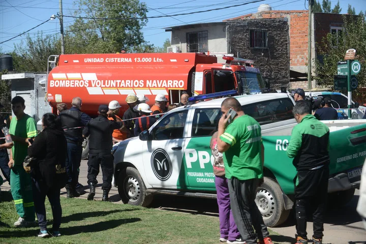 Los vecinos del depósito de garrafas que voló en Mariano Acosta y el miedo tras la explosión de la madrugada. Foto: Luciano Thieberger
