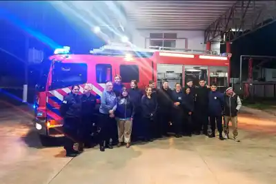 Una autobomba llegó desde Holanda y los bomberos de Chajarí no pudieron ocultar su emoción