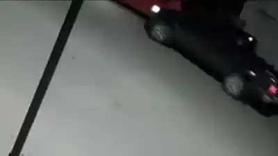 Chocó un auto estacionado y escapó: buscan al conductor de una camioneta en barrio San Martín