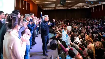 El gobernador y Passerini reunieron a más de 2.300 referentes barriales: qué dijeron