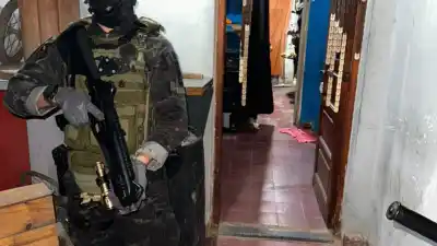 Cayó un quiosco de droga en Villa Nueva: la pareja detenida y el hallazgo que complica su situación