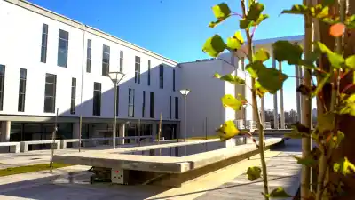 Atacó a su ex con un bisturí tras escuchar un 'no': la joven enfrenta el juicio