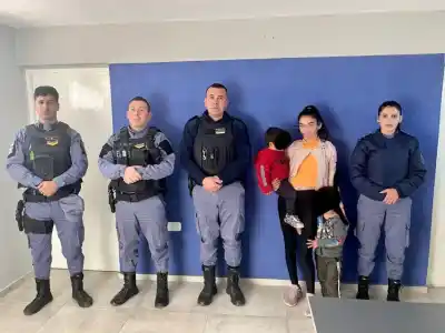Caminaba con sus hijos y la policía la reconoció: el final del operativo