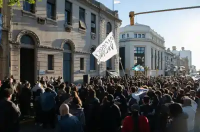 Paraná homenajeó al Indio Solari: música, memoria y una placa que emocionó