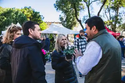 El colorido encuentro que reunió a cientos en una plaza de Adrogué