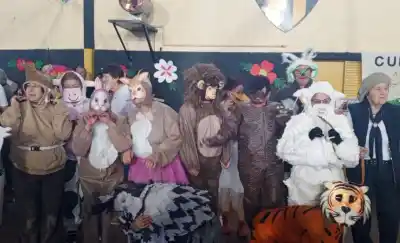 El increíble desfile de disfraces que sorprendió a todos en los Centros Cumelén