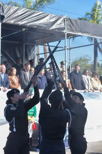 Así celebró la Policía de Corrientes su 55° aniversario con un desfile que emocionó a todos