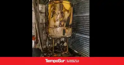 Un cortocircuito provocó un incendio en un tanque de agua y el líquido apagó las llamas