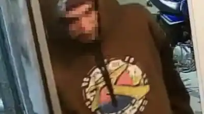 Amenazó a una empleada con un cuchillo en un drugstore de Rincón y escapó: las cámaras captaron su rostro