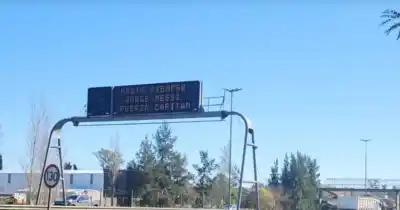 El emotivo cartel en las autopistas bonaerenses que sorprendió a todos los conductores