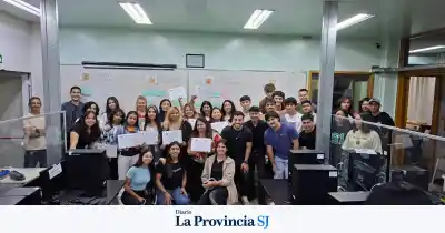 Prácticas que transforman: el doble impacto de los futuros informáticos de la UNSJ