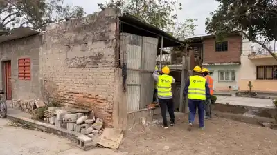 Pasaje Tineo: otra estructura con riesgo de derrumbe fue retirada tras reclamos vecinales