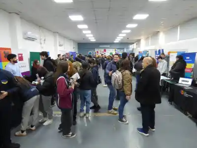 Más de 300 jóvenes de Sierras Chicas eligieron su futuro en una muestra educativa sin precedentes