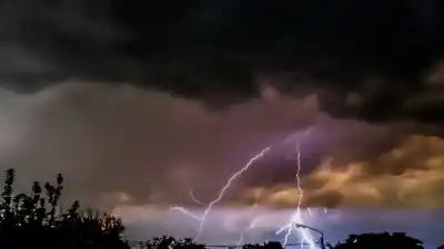 Alerta amarilla en ocho provincias: el fenómeno que amenaza con descargar su furia este viernes