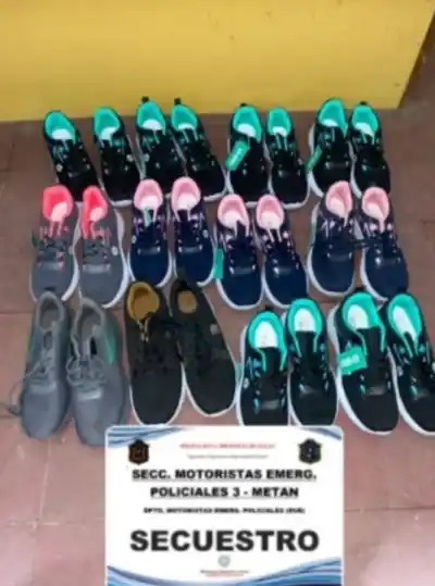 Robaron 12 pares de zapatillas en Metán y las cámaras revelaron el escondite