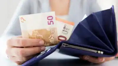El euro oficial y el blue marcaron una diferencia clave este viernes: los números que sorprenden