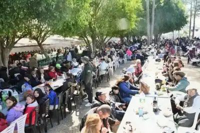 El gobernador Valdés y el intendente Zalazar celebraron el cierre de la Fiesta del Cordero Lomeño