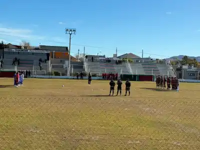 El fútbol de Comodoro se unió al adiós a Jorge Messi con un emotivo minuto de silencio