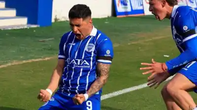 Godoy Cruz golpeó en los momentos justos y festejó ante Chaco For Ever