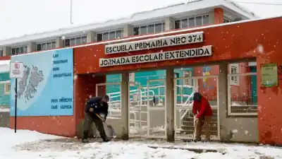 Por el clima: las escuelas de Bariloche arrancarán más tarde este lunes