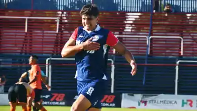 Central Córdoba sorprendió al líder en su cancha y quedó a un paso del Reducido