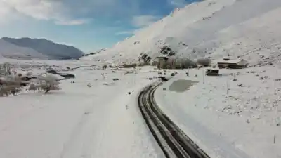 Caos en la ruta 222: un choque múltiple y el hielo dejaron incomunicadas a Las Leñas y Los Molles
