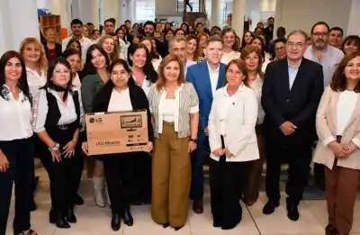 Capital: La intendente Fuentes sorprendió con una entrega clave para la educación