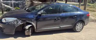 Chocó contra dos autos estacionados y la policía descubrió algo que no esperaba