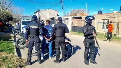 Atacó a un vecino a golpes y piedrazos y terminó demorado en San Luis