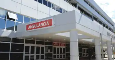 Balearon a un joven en una pelea callejera en La Plata: lo trasladaron de urgencia al hospital