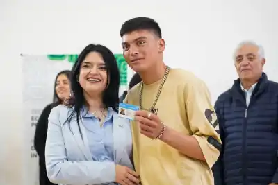 Un carnet que abre puertas: 18 estudiantes riojanos ya tienen su certificación nacional