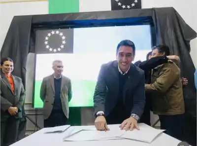 En medio de la polémica, Serra impulsa la reelección de Castro y enciende la interna