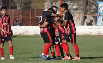 El 'Tomatero' desató su furia: goleó y ya tiene boleto al Regional Amateur