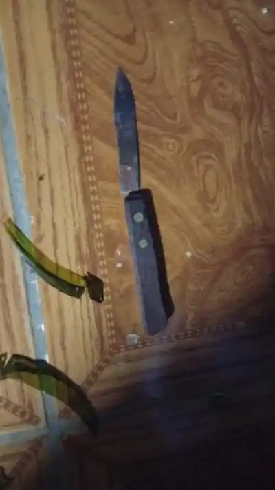 Atacó a otro joven con un cuchillo en el cuello y quedó detenido